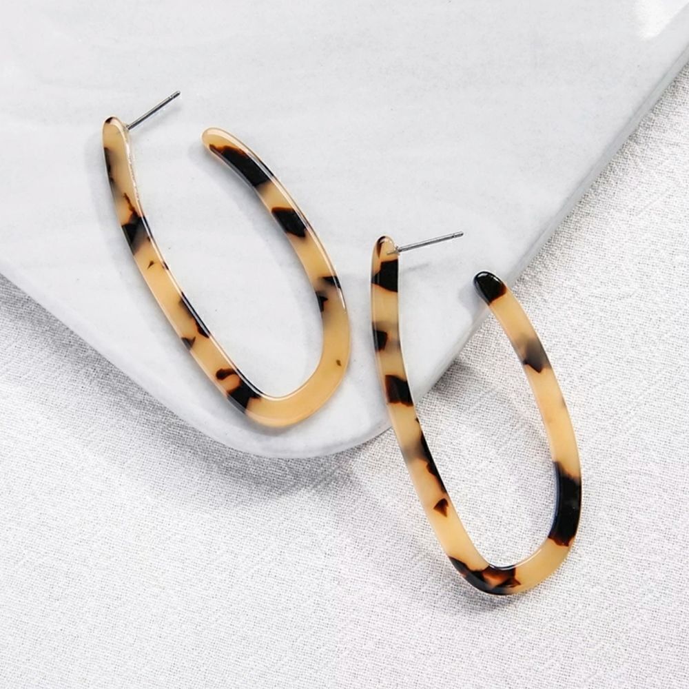 BaubleBar Blonde Tortoiseshell Open Oval Resin Hoop Earrings Cream Brown
